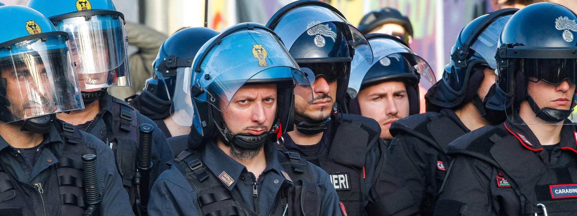 Haftstrafen für Fußballfans nach Zugüberfall