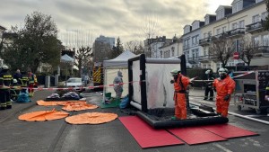 Feuerwehr räumt Unternehmen in Bad Homburg