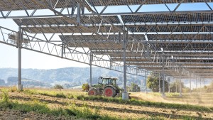 Riesige Solaranlagen auf dem Acker