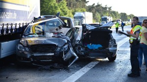 Zwei Tote bei schwerem Unfall auf der A6