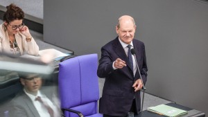 Wie Scholz im Bundestag auf viele Fragen wenig antwortet