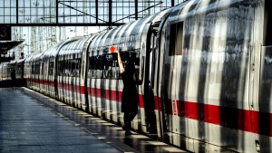 Bahn will nach Haushaltseinigung mehr Geld von Kunden