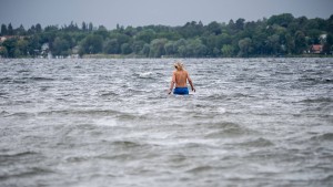 Regenwetter vermiest „Anbaden“ im Wannsee