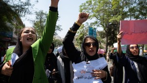 Taliban lösen Demonstration auf und nehmen Journalisten fest