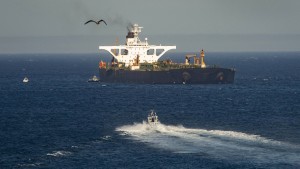 Festgesetzter Öltanker verlässt Gibraltar