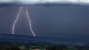 Blitzeinschlag in Rheinland Pfalz verletzt 33 Menschen 