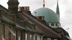 Zwei Moschee-Besucher in Großbritannien angezündet