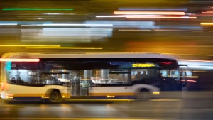 Abends fahren wieder mehr Busse