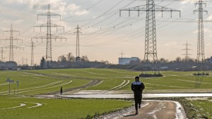 Wie Verbraucher von fallenden Energiepreisen profitieren können