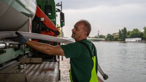 Zwei Tankwagen gegen die Wut der Anwohner