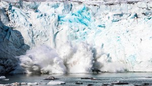 Grönlands Gletscher kalben immer schneller