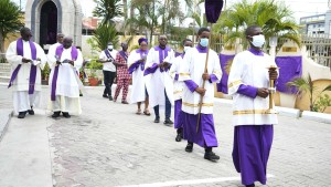 Dutzende Tote bei Angriff auf Gottesdienst im Süden Nigerias