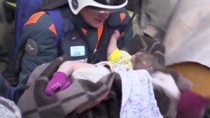 Baby aus zerstörtem Hochhaus gerettet