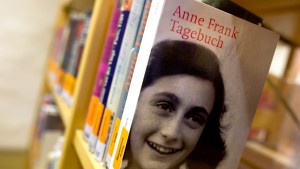 Jugendliche verbrennen „Tagebuch der Anne Frank“