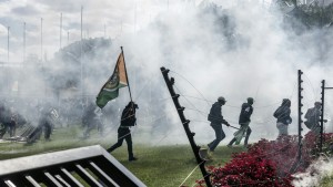 Demonstranten stürmen Parlament in Kenia