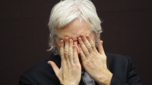 Assange bleibt in Haft