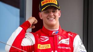 Mick Schumacher gewinnt und verlässt Formel 2