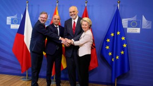 EU nimmt Beitrittsgespräche mit Nordmazedonien und Albanien auf