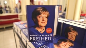 Es geht ein Riss durch Merkels Buch