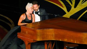 Lady Gaga und Bradley Cooper singen „Shallow“