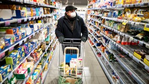 Essen wird teurer, Benzin günstiger