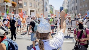 Muss man ein Idiot sein, um an Verschwörungen zu glauben?