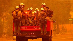 Riesiger Waldbrand bedroht beliebte Touristengegend um Lake Tahoe