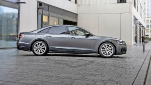 Auf einen Audi A8 mit Technik & Motor