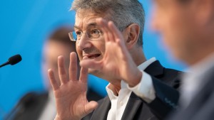 Bayerns Kultusminister gibt sich eine „Eins“