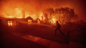 Schwerer Waldbrand bei Los Angeles