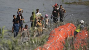 US-Regierung verklagt Texas wegen schwimmender Barriere