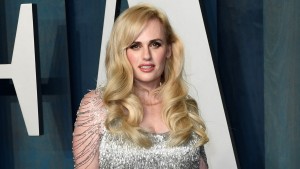 Rebel Wilson muss Passagen über Sacha Baron Cohen streichen