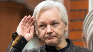 Britische Justiz hebt Auslieferungsverbot für Assange auf