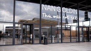 Berlin zeigt Nan Goldins Dia zum Nahostkonflikt