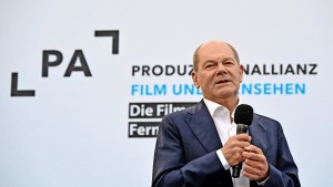 Olaf Scholz verrät, warum er ein besessener Zeitungsleser ist