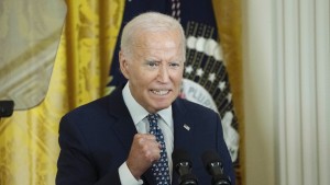 Reaktionen auf Zinsentscheid: Biden feiert, Trump stänkert