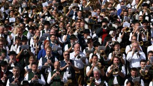 Friedliche „Pracht-Wiesn“ – viele Gäste, weniger Einsätze