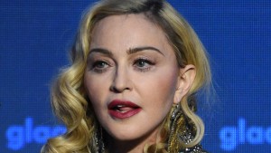 Madonna muss Welttournee verschieben