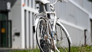 Das Leben von Radfahrern und Fußgängern schützen