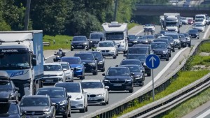 Urlaubsverkehr sorgt für Staus im Norden und in Bayern