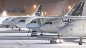 Lufthansa will 2025 rund 10.000 neue Mitarbeiter einstellen