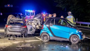 Eine Tote und 16 Verletzte bei Verkehrsunfall auf der A43