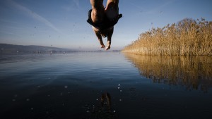 Bei Aktien hilft nur der tiefe Sprung ins kalte Wasser