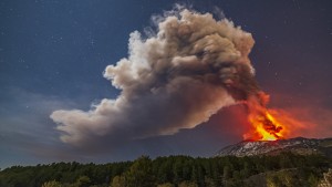 Vulkan Ätna auf Sizilien abermals ausgebrochen