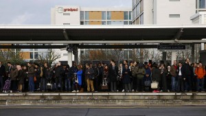 Millionen Londoner Pendler kämpfen mit U-Bahn-Streik