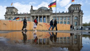 Bas stellt verschärfte Sicherheitsmaßnahmen für Bundestag in Aussicht