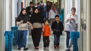 Geflüchtete Frauen und Kinder leiden in Gruppenunterkünften