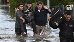 Tausende flüchten vor Wassermassen in Melbourne