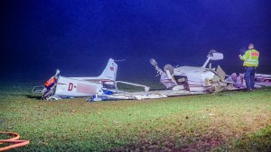 Kleinflugzeug auf Stuttgarter Flughafen verunglückt