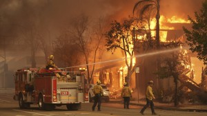 Verheerende Brände breiten sich in Hollywood aus